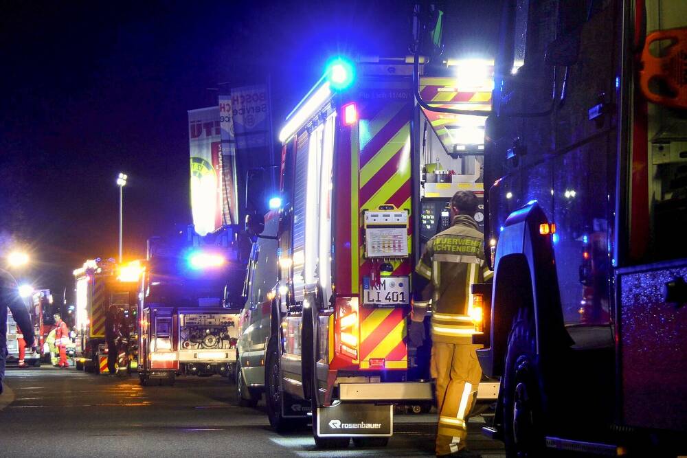 Einsatzübung: Brand in Werkstatt mit vermissten Personen